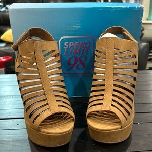 NWT heeled sandals with Velcro closure. Size 10. Boutique